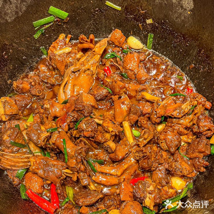 好吃还得铁锅炖，香迷糊了[吐]