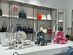-百年港湾奥特莱斯(香炉礁店)