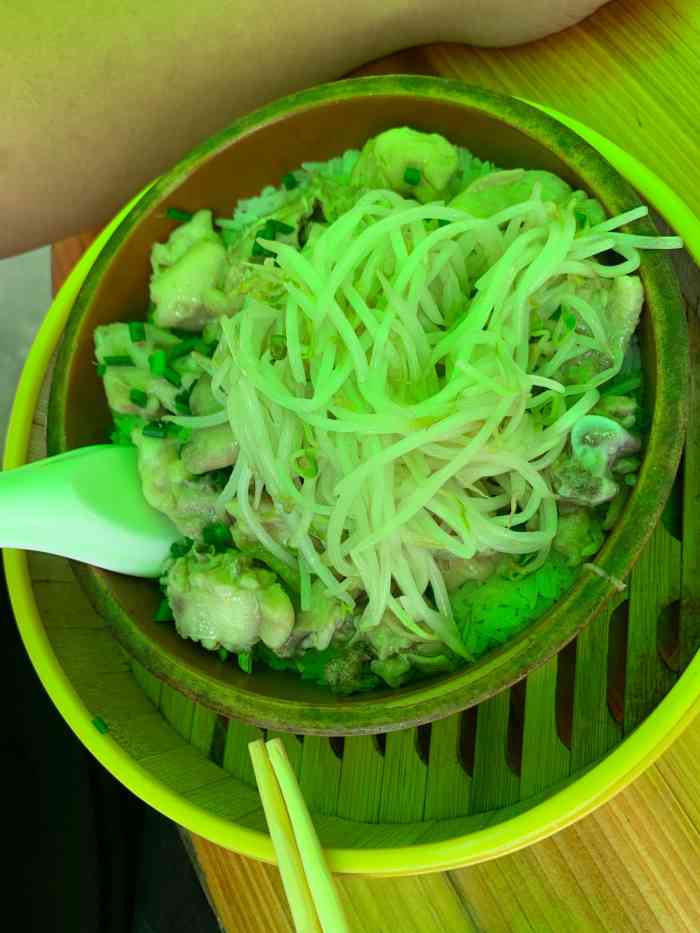 彩姐蒸饭-"长鹿度假酒店对面的彩姐蒸饭,退房后的午餐.