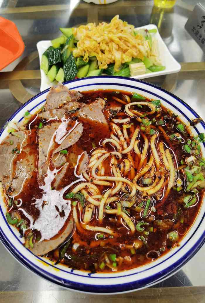 望京牛拉-"最喜欢这家拉面味道,烤串也好吃,非常适合.