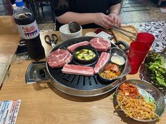 -江南猪肉商会无限续吃(弘大店)