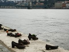-多瑙河畔鞋履雕塑