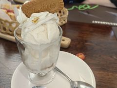 -Chom Cafe and Restaurant