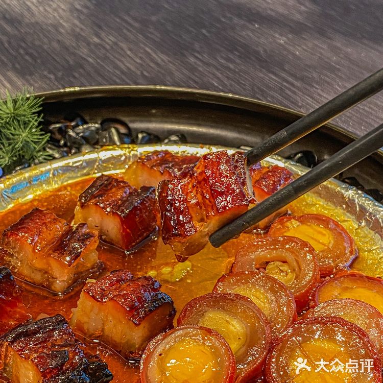 新派融合川菜，以味道为根本，以匠造为灵魂。