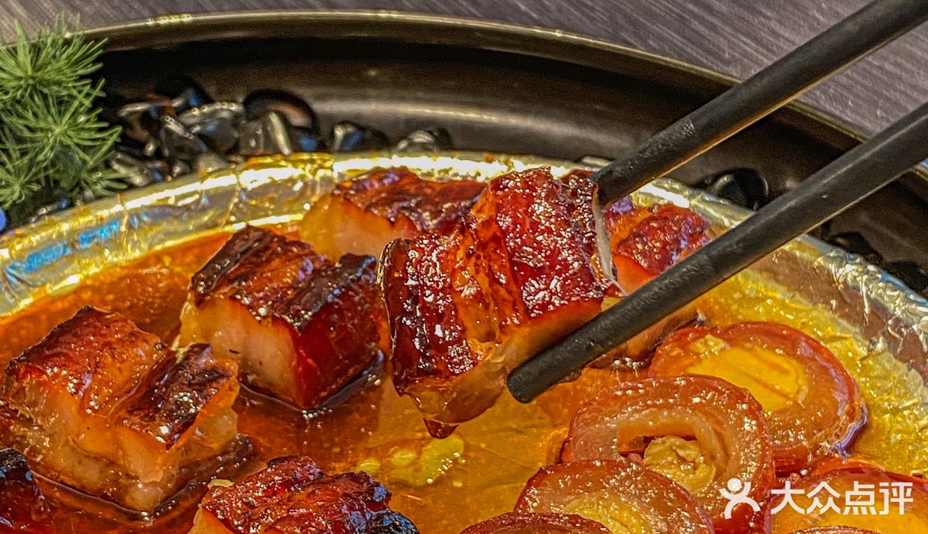 新派融合川菜，以味道为根本，以匠造为灵魂。