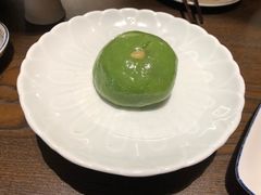 松仁豆沙青团-佬泰丰斋· 乌镇茶食餐厅