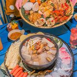 我们点了招牌的簸箕宴 某众上还是挺便宜的 -