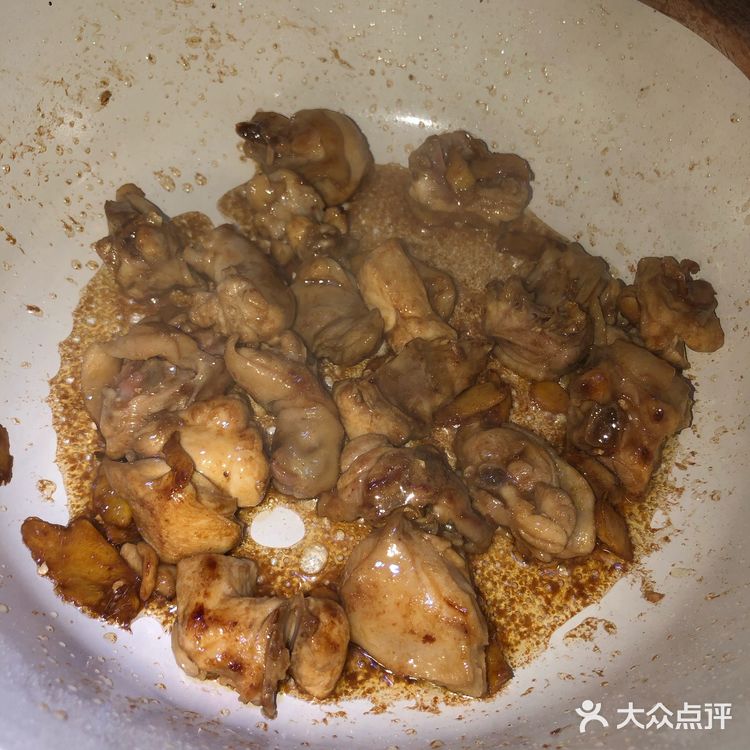 一盘适合一家老少享用的开胃菜榨菜炒鸡肉