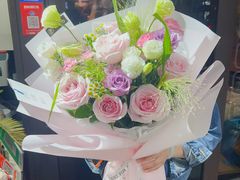 -何兮花店·气球派对鲜花店(马桥银春路万科城店)