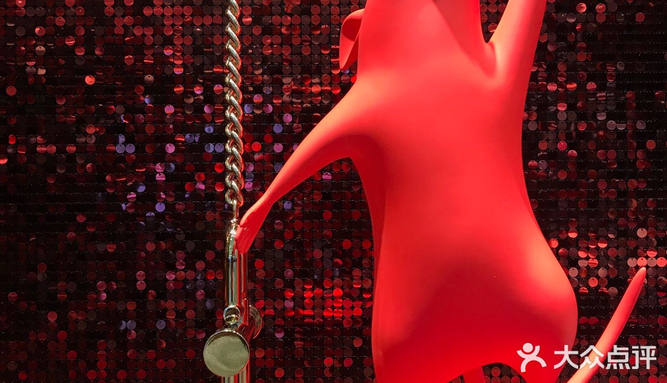 HUGO BOSS橱窗设计 the Mix City