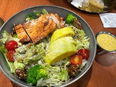 秘制鸡肉芒果牛油果沙拉-魏斯理汉堡(西安沣东吾悦店)