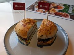 招牌秘制现烤鸡腿堡-必胜客(周浦万达店)