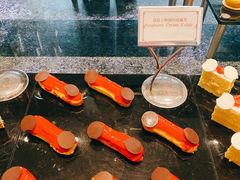覆盆子闪电泡芙-美食汇自助餐厅(成都万达瑞华酒店)