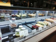 面包甜点陈列柜-YUMI芽米·法式烘焙·咖啡(文化宫店)