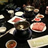 服务态度不算好，因为有一盘羊肉颜色发黑