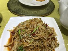 -白鹿苑蒙餐(鄂温克宾馆店)