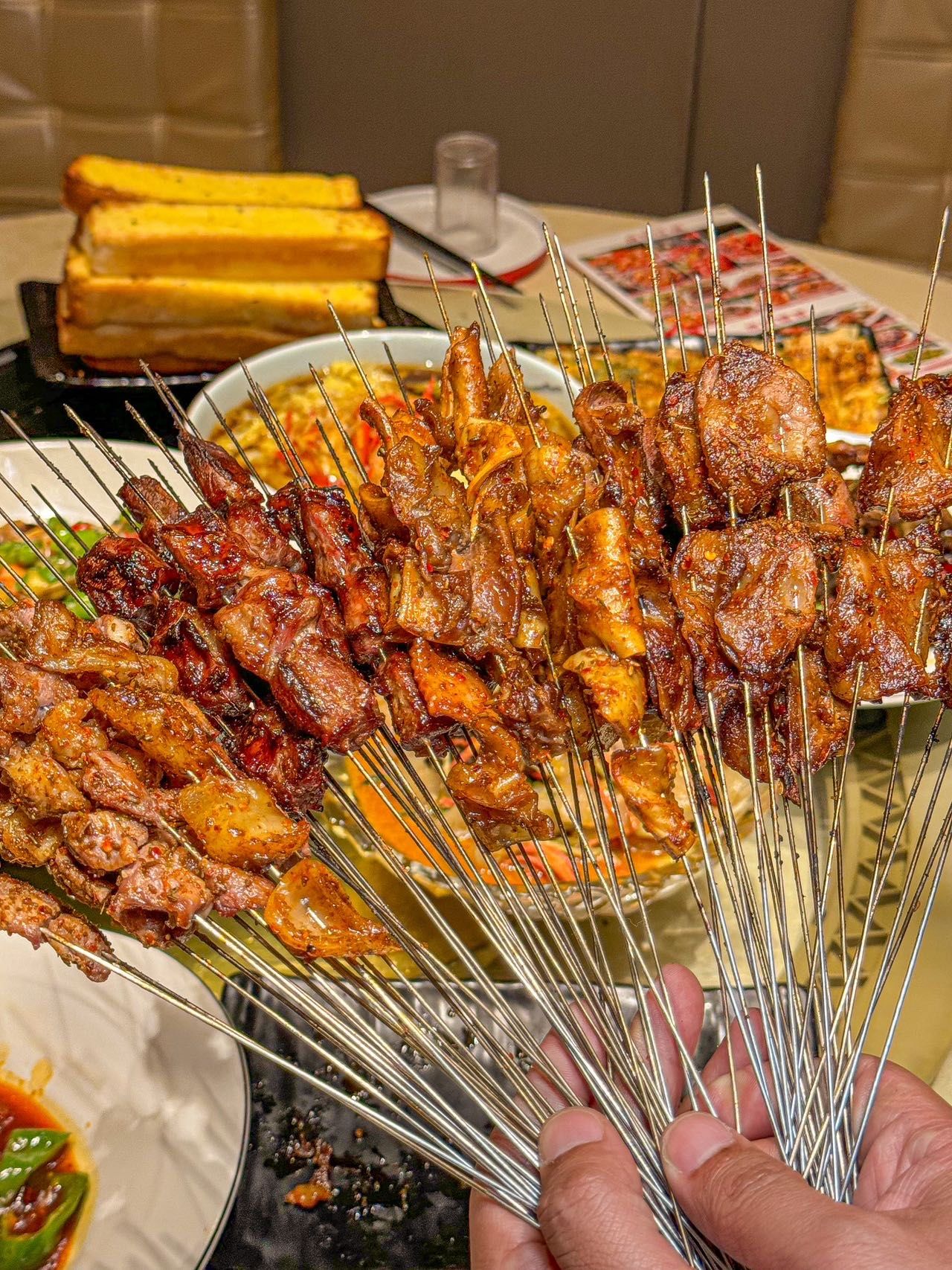 又挖到一家宝藏东北烧烤