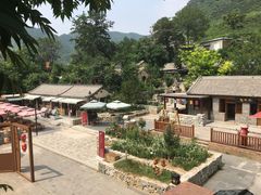 -百里峡七彩艺术小镇