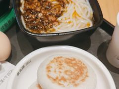 -蒙自源米线大王(东站店)