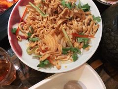 -老牌坊云南鱼豆花火锅(哈西万达店)