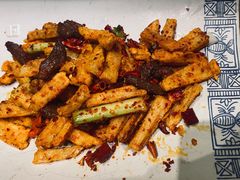 牛干巴炸藕条-云海肴·汽锅鸡·云南菜(天山百盛优客店)