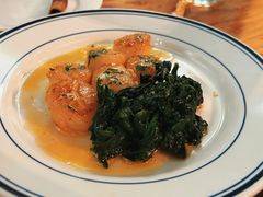 煎带子配黄油菠菜-羽深肉铺 Steak & Wine