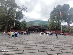 -峨眉山报国寺