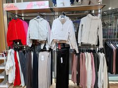 -lululemon(上海浦东IFC店)