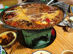 红汤锅底-石灰市老火锅(北滨路店)