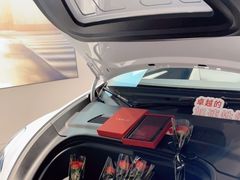 -TESLA 特斯拉(上海太古汇体验店)