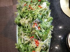 鱼皮拌苦菊-顶顶汤火牛排火锅·经典铜锅涮肉