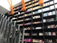 -钟书阁(松江泰晤士小镇店)