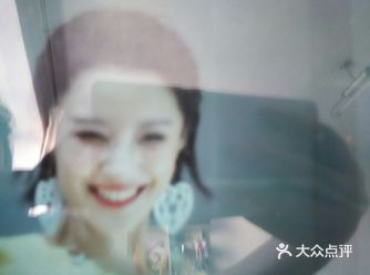 王子健劝房似锦跟鲁大师合作，他分析说，他们只是做房产