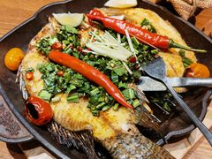 香茅草烤罗非鱼-云海肴·汽锅鸡·云南代表菜(天山百盛优客店)