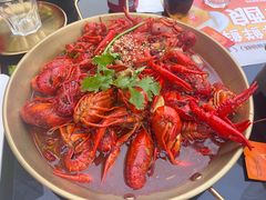 -何师烧烤·小龙虾·江湖川菜·精酿啤酒(中铁西城店)