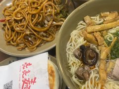 -亮亮面馆(经六路店)