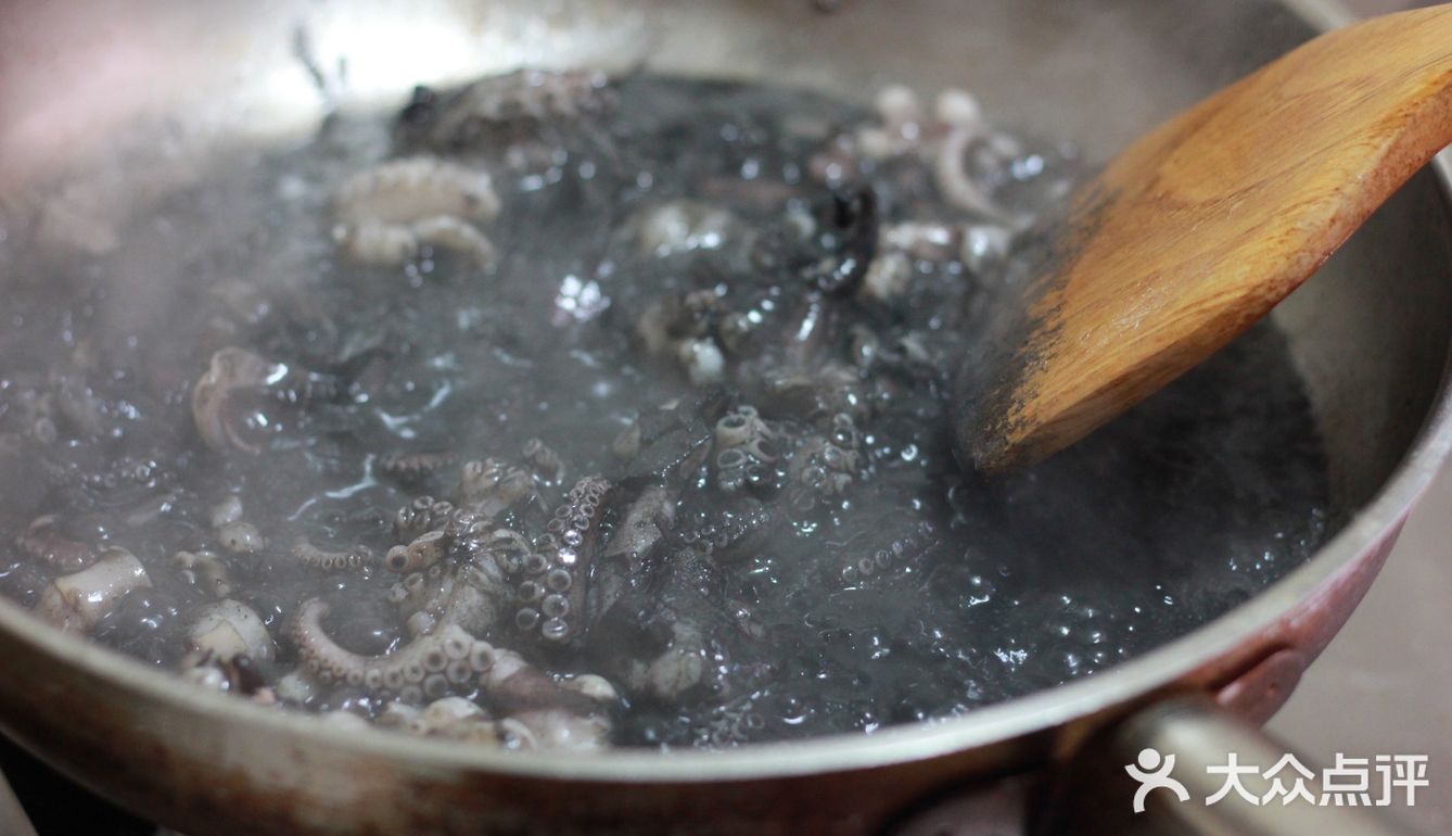 高级！在家里也能做的墨鱼汁意大利面