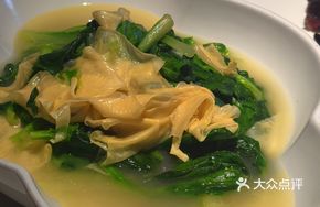 Fried Tofu Skin with Chicken Mustard Greens