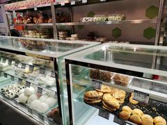 面包甜点陈列柜-白玉兰食品(中山公园龙之梦店)