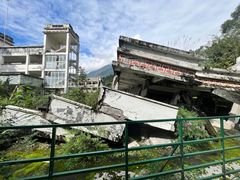-四川汶川特大地震漩口中学遗址