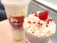 招牌草莓大福奶茶大杯-伏小桃(茂业天地店)