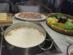 -尚尚仙·酸汤猪手·猪肚鸡火锅(华联万柳购物中心店)