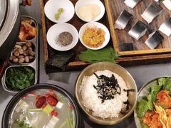 -围炉肉舍•炭烤活鳗•丹东海鲜烤肉(步行街店)