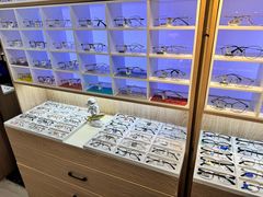 -天空之镜眼镜店蔡司依视路配镜授权零售店(望京颐堤港店)