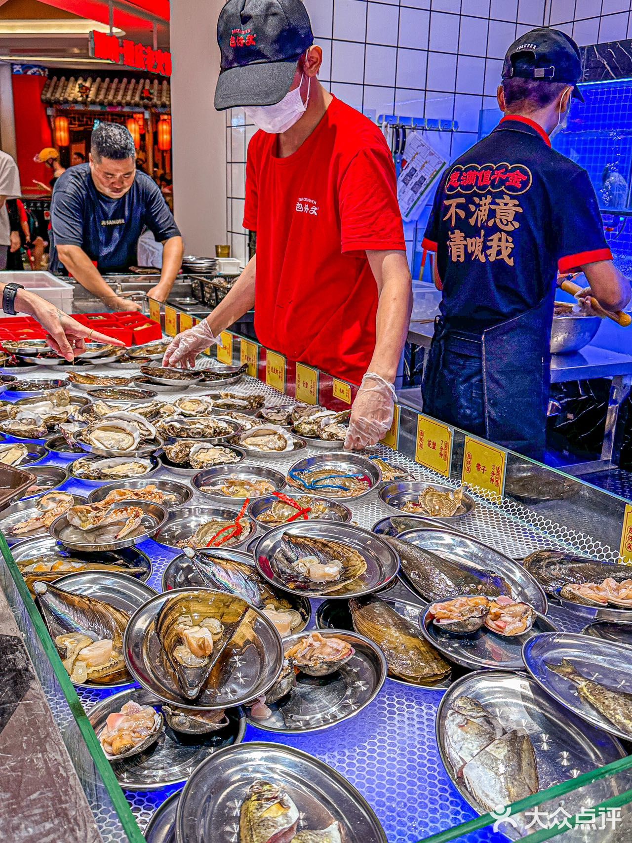 这家海‮自鲜‬选火锅店！一人一锅，锅底口味‮多众‬选择