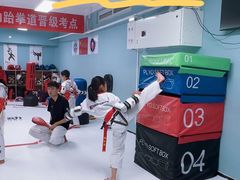 -嗨动跆拳道体能馆(菜百店)