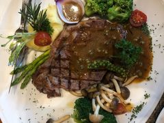-Chom Cafe and Restaurant