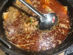 -何妹湿辣牛肉·粤式烧烤砂煲(桂雅路店)