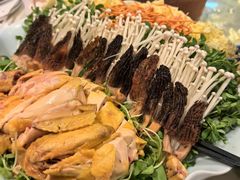-帅巴人舅母子腊蹄民俗村
