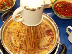 -马路边边串串香形象店(磐石路店)